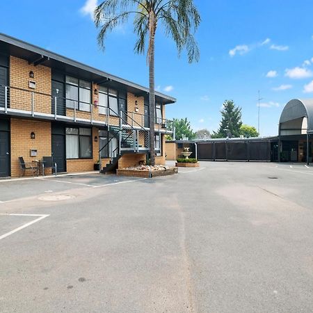 Avondel Motor Inn Benalla Bagian luar foto