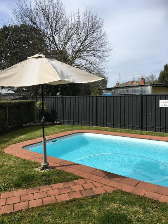 Avondel Motor Inn Benalla Bagian luar foto